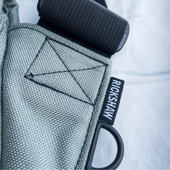 Rickshaw Large Zero Messenger Bag - Grey with Blue Inside - Picture 9 of 16